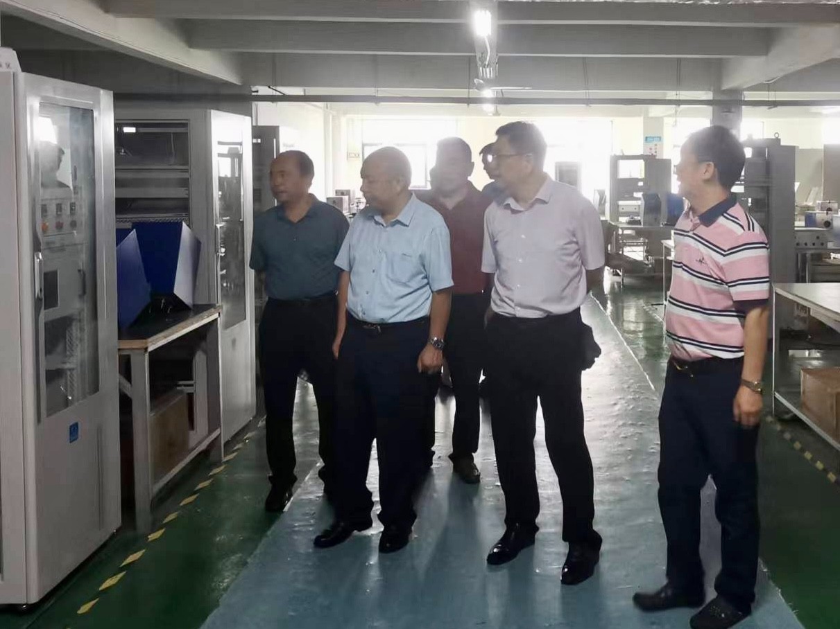 省科技廳立廳長陳處長和省人社廳戴處長市人社陳局長等領導蒞臨泰祥園區檢查指導